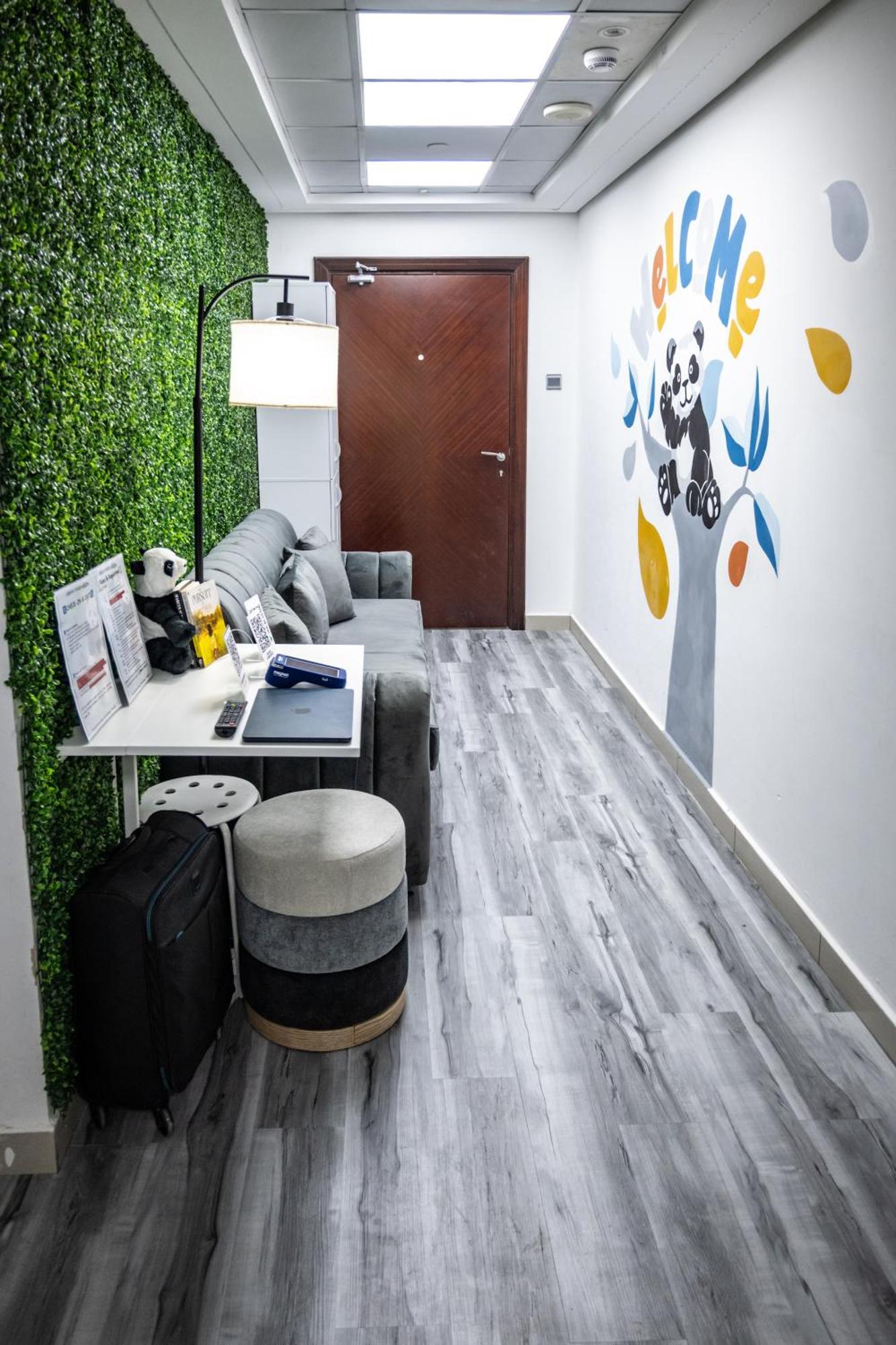 Urban Panda Hostel Marina Dubai Exterior foto